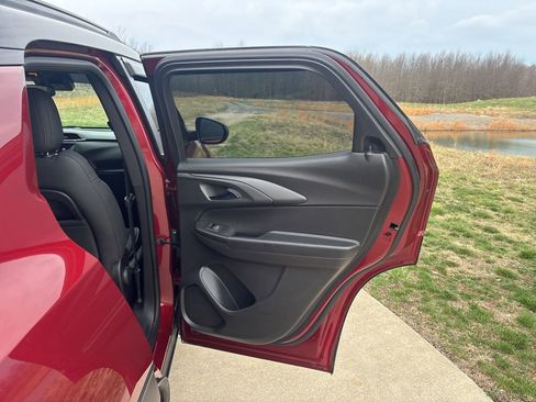 Used 2022 Chevrolet TrailBlazer RS FWD image 31