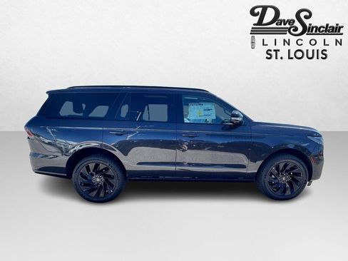 New 2025 Lincoln Navigator Reserve w/ Jet Appearance Package image 4