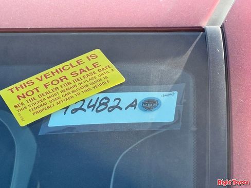 Used 2026 Toyota Camry XLE w/ Convenience Package image 11