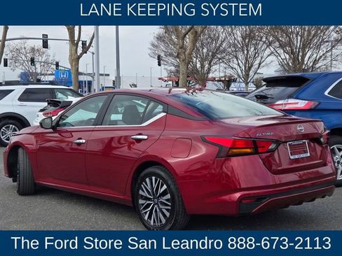 Used 2024 Nissan Altima 2.5 SV image 7