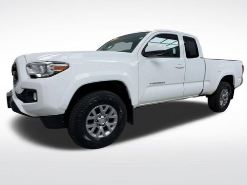 Used 2017 Toyota Tacoma SR5 w/ Tow Package AWD/4WD image 4