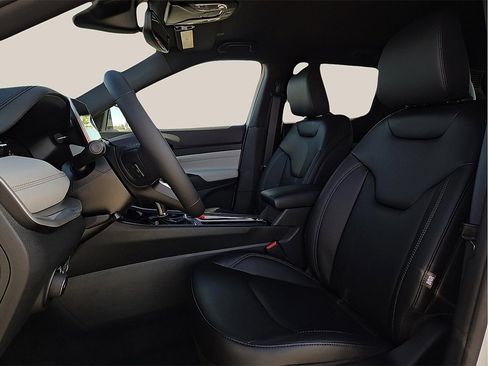 New 2026 Jeep Compass Limited image 12