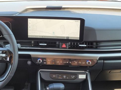 New 2027 Kia Carnival SX w/ Dark Edition Package FWD image 17