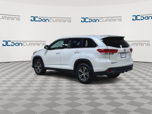 Used 2019 Toyota Highlander LE image 6