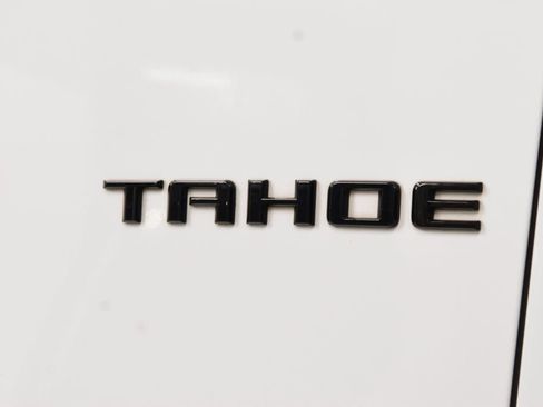 Used 2022 Chevrolet Tahoe Z71 w/ Luxury Package AWD/4WD image 17