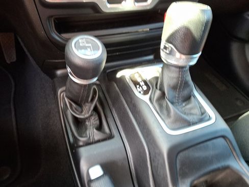 Used 2018 Jeep Wrangler Sport image 14