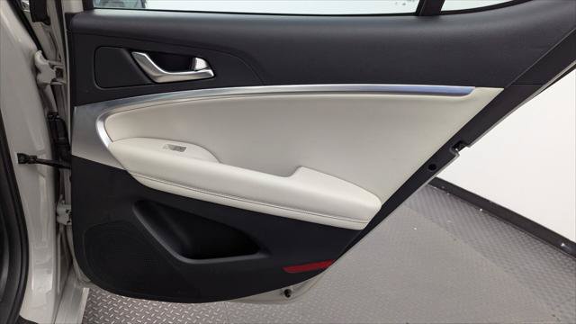 Used 2025 Genesis G70 2.5T RWD image 19