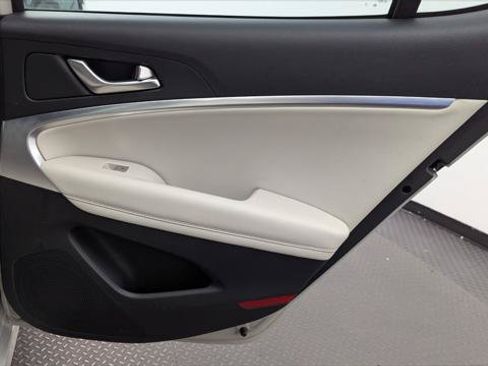 Used 2025 Genesis G70 2.5T RWD image 19
