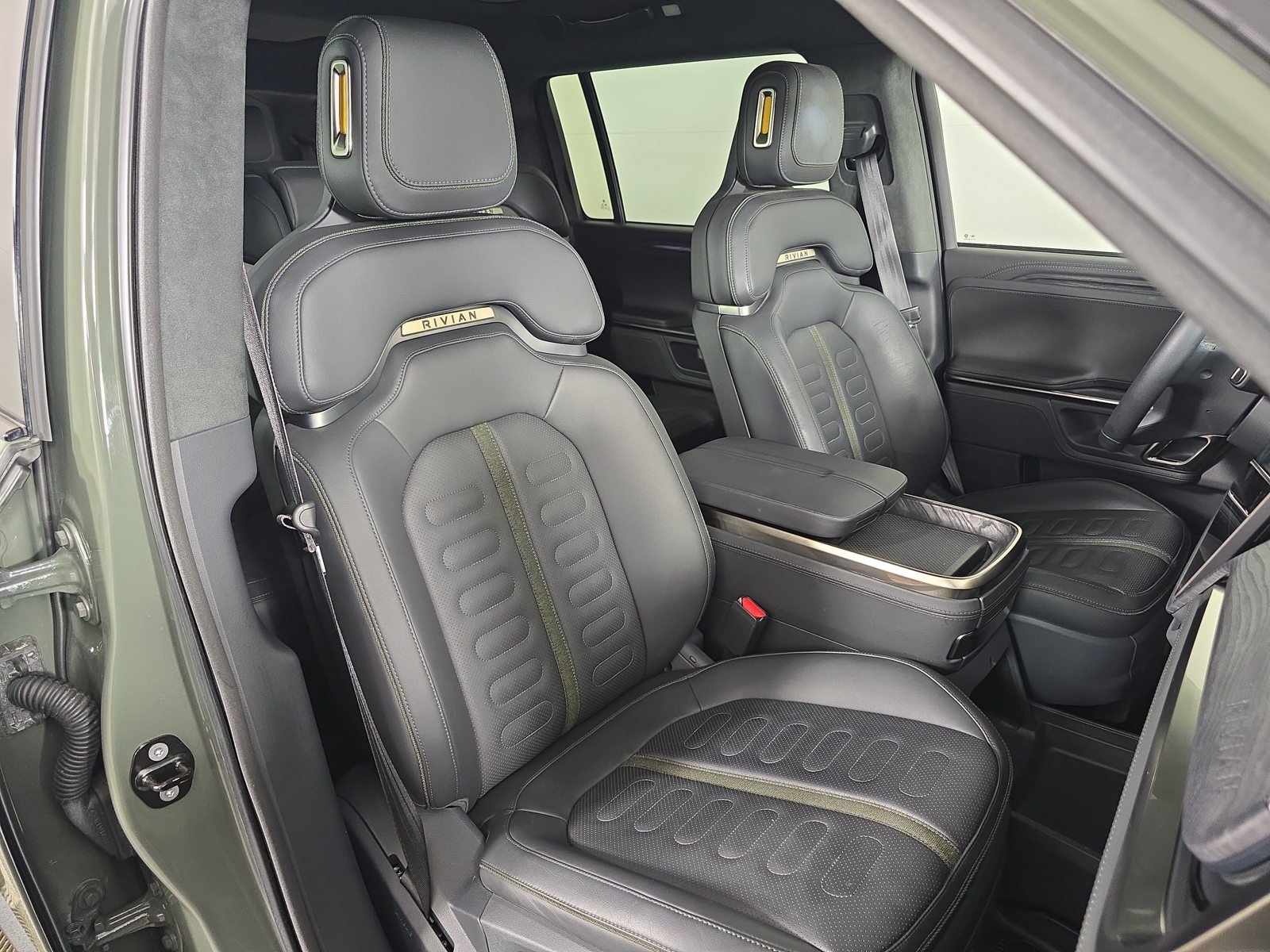 Used 2022 Rivian R1S Launch Edition Quad AWD/4WD image 24
