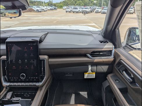 New 2026 GMC Yukon Denali Ultimate AWD/4WD image 4