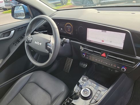 Certified 2023 Kia Niro Wave FWD image 6