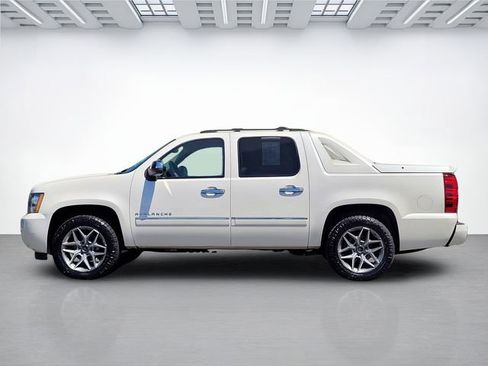 Used 2012 Chevrolet Avalanche LTZ RWD image 7