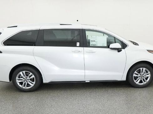 New 2026 Toyota Sienna Limited FWD image 11