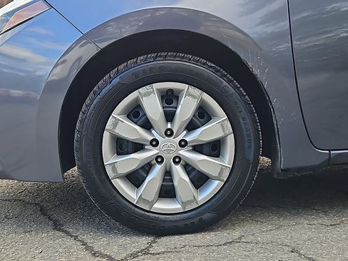 Used 2014 Toyota Corolla LE image 10