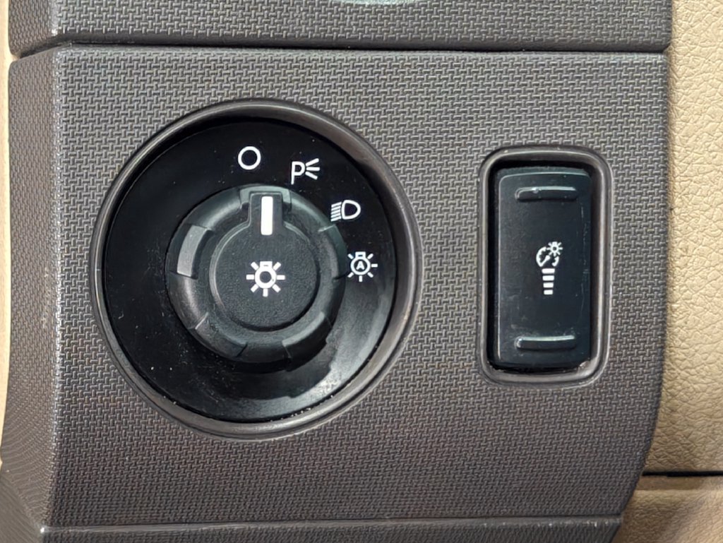 Used 2015 Ford F250 XLT w/ XLT Interior Package AWD/4WD image 10