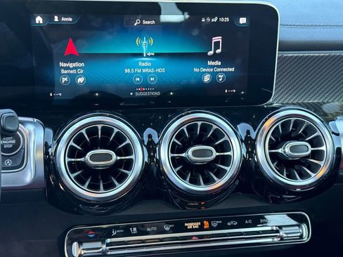 Used 2021 Mercedes-Benz GLB 35 AMG 4MATIC image 27