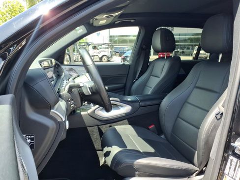 Used 2025 Mercedes-Benz GLS 450 4MATIC image 19