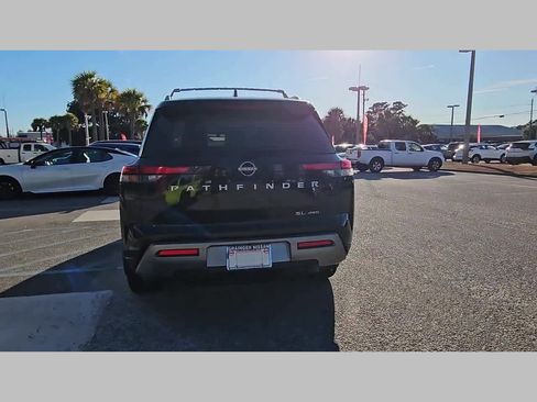 Used 2023 Nissan Pathfinder SL image 32