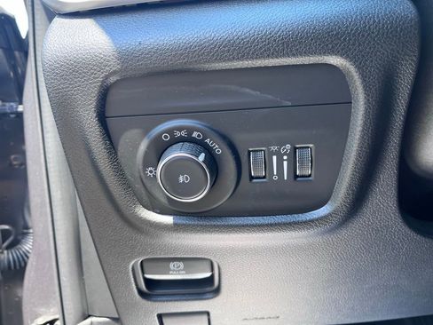 Used 2023 Jeep Grand Cherokee Limited AWD/4WD image 12