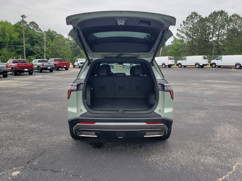 Used 2025 Chevrolet Equinox ACTIV w/ Safety and Technology Package FWD image 9