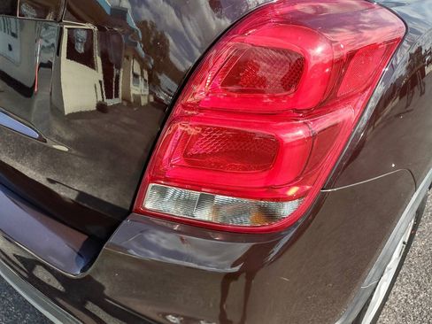 Used 2021 Chevrolet Trax LT w/ LT Convenience Package FWD image 34