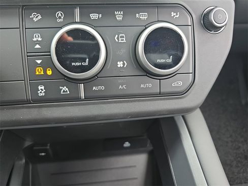 New 2026 Land Rover Defender 110 X-Dynamic SE image 24