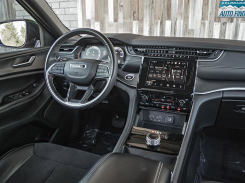 Used 2023 Jeep Grand Cherokee Altitude image 16