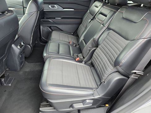 Used 2025 Ford Explorer ST-Line w/ ST-Line Street Pack image 20