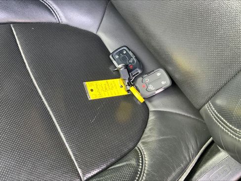 Used 2020 Chevrolet Silverado 1500 High Country w/ Technology Package image 13