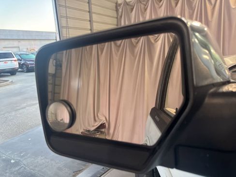 Used 2011 Ford Expedition XLT image 18