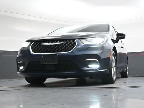 Used 2024 Chrysler Pacifica Limited image 42