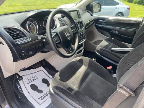 Used 2019 Dodge Grand Caravan SE FWD image 10