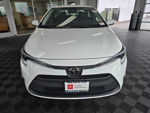 Used 2026 Toyota Corolla LE FWD image 8