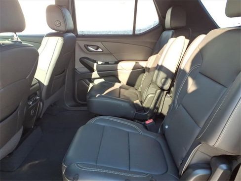 Used 2023 Chevrolet Traverse LT image 10