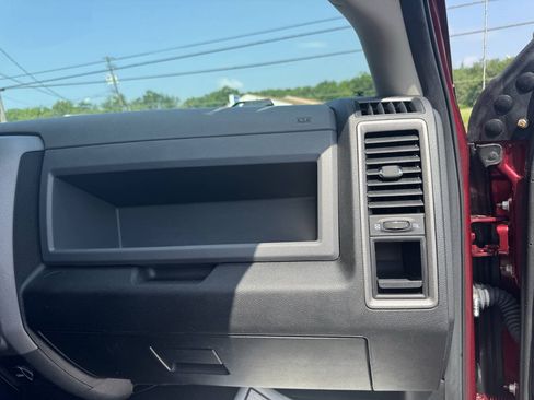 Used 2018 RAM 1500 Express AWD/4WD image 26
