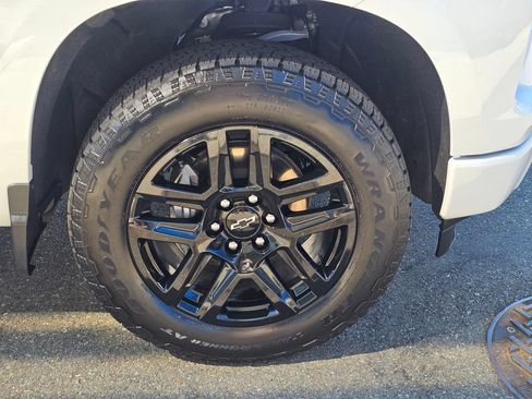 Used 2025 Chevrolet Silverado 1500 RST w/ Dark Appearance Package AWD/4WD image 9