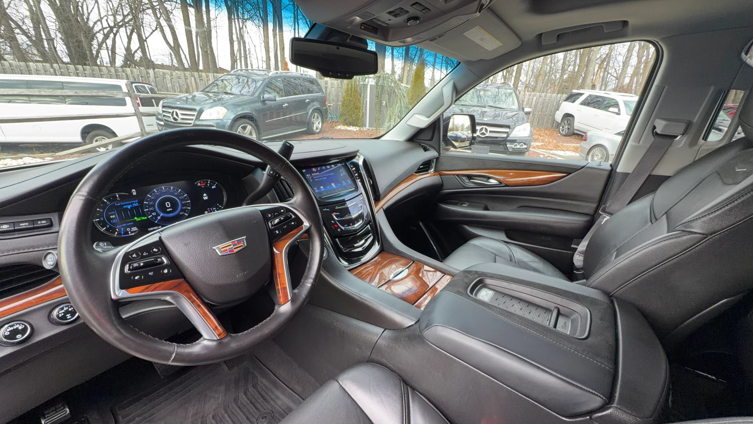 Used 2016 Cadillac Escalade Luxury AWD/4WD image 9