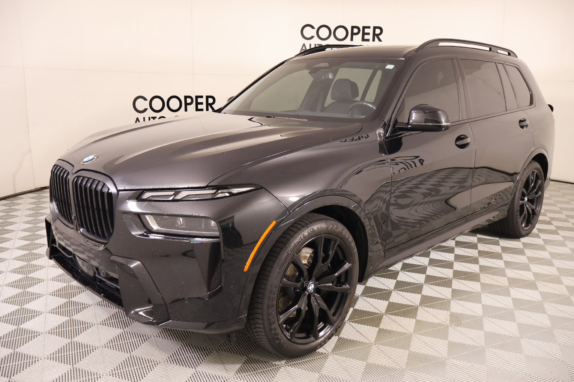 Used 2024 BMW X7 xDrive40i w/ M Sport Package AWD/4WD image 11