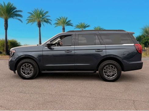 Certified 2025 Ford Expedition Active AWD/4WD image 2