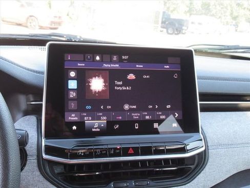 Used 2023 Jeep Compass Sport image 21