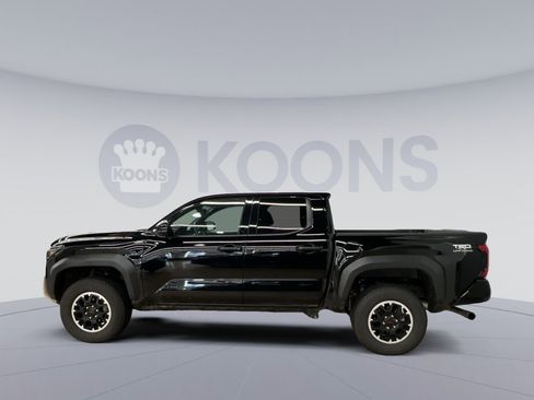 Used 2025 Toyota Tacoma TRD Off-Road image 2