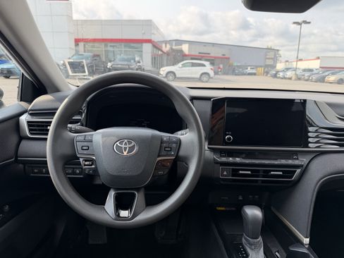 Used 2025 Toyota Camry LE AWD/4WD image 9