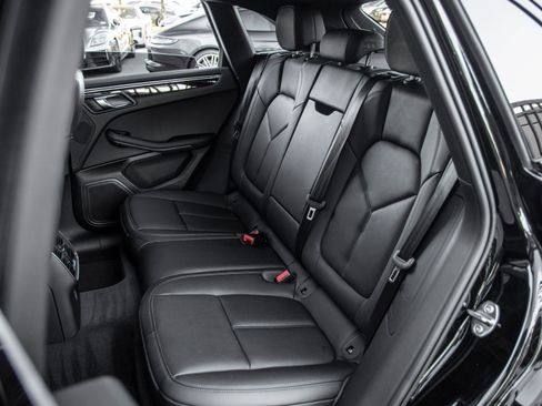 Certified 2026 Porsche Macan image 28