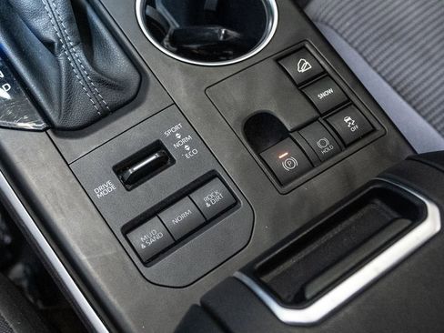 Used 2024 Toyota Highlander LE image 19