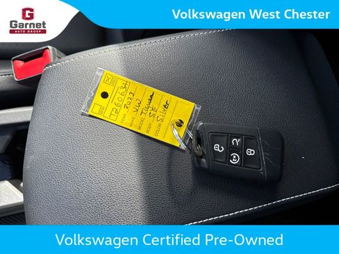 Certified 2023 Volkswagen Tiguan SE R-Line FWD image 30