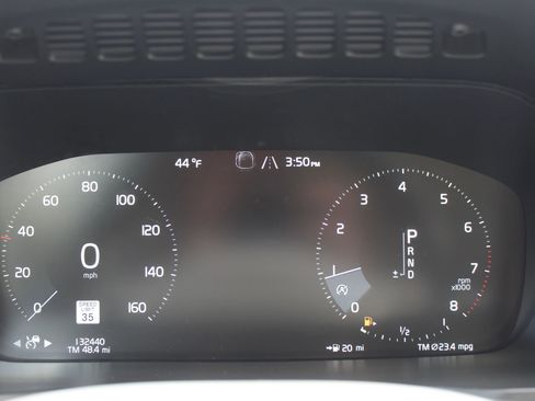 Used 2016 Volvo XC90 T6 Momentum w/ Momentum Plus Package image 31