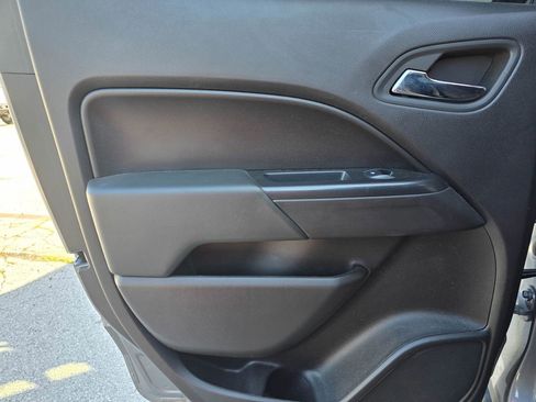 Used 2019 Chevrolet Colorado LT w/ LT Convenience Package RWD image 12