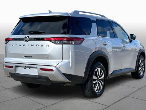 Used 2025 Nissan Pathfinder SL image 12