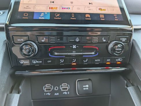 New 2025 Jeep Grand Cherokee Limited w/ Black Appearance Package image 24