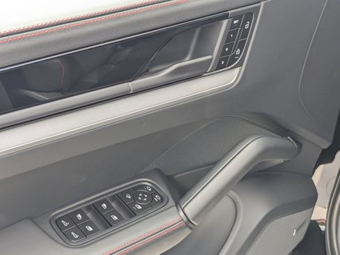 New 2026 Porsche Cayenne S image 15